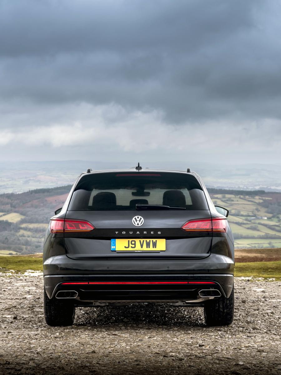  Volkswagen Touareg R-Line Black Edition 2019 года  (UK) (фото 21 из 24)
